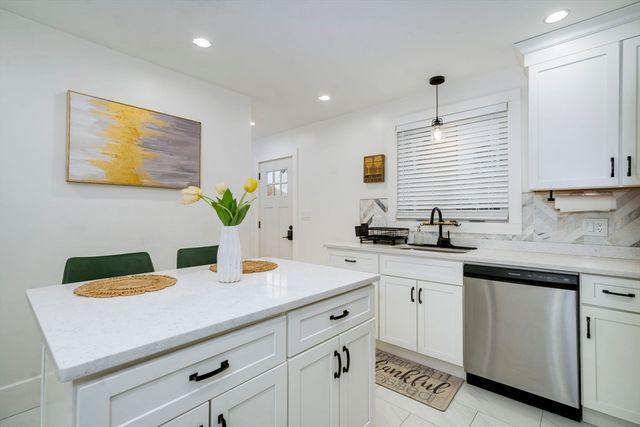 82 Blue Hill Ave, Milton, MA 02186