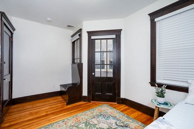 82 Blue Hill Ave, Milton, MA 02186