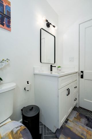 82 Blue Hill Ave, Milton, MA 02186