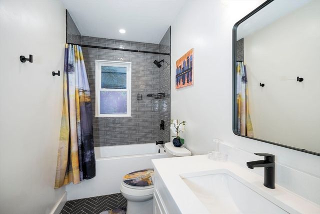 82 Blue Hill Ave, Milton, MA 02186