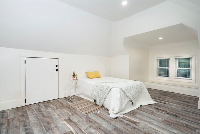 82 Blue Hill Ave, Milton, MA 02186