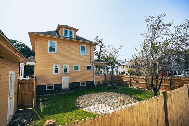 82 Blue Hill Ave, Milton, MA 02186