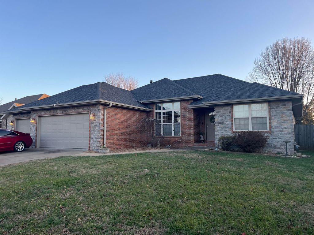 4636 W Curtice Drive, Battlefield, MO 65619