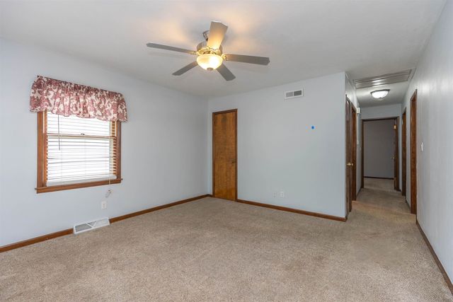 2061 Mission Rd, Salina, KS 67401