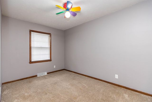 2061 Mission Rd, Salina, KS 67401