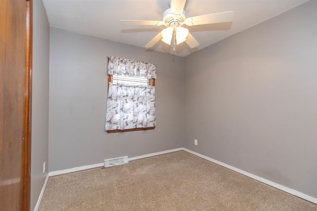 2061 Mission Rd, Salina, KS 67401