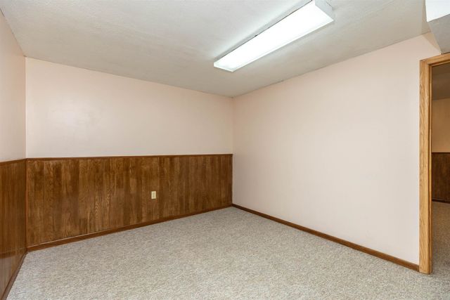2061 Mission Rd, Salina, KS 67401