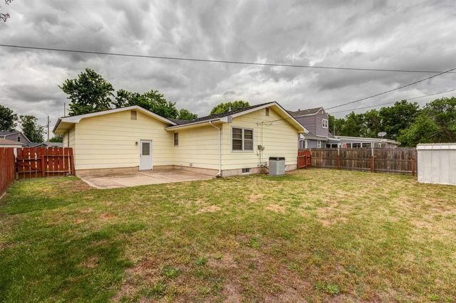 2061 Mission Rd, Salina, KS 67401