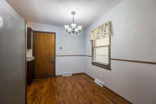 2061 Mission Rd, Salina, KS 67401