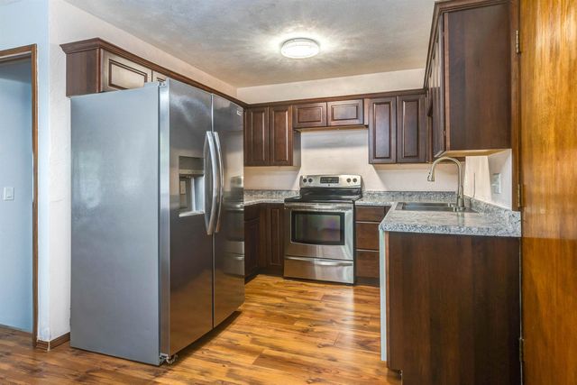 2061 Mission Rd, Salina, KS 67401