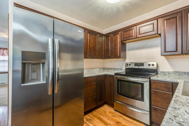 2061 Mission Rd, Salina, KS 67401