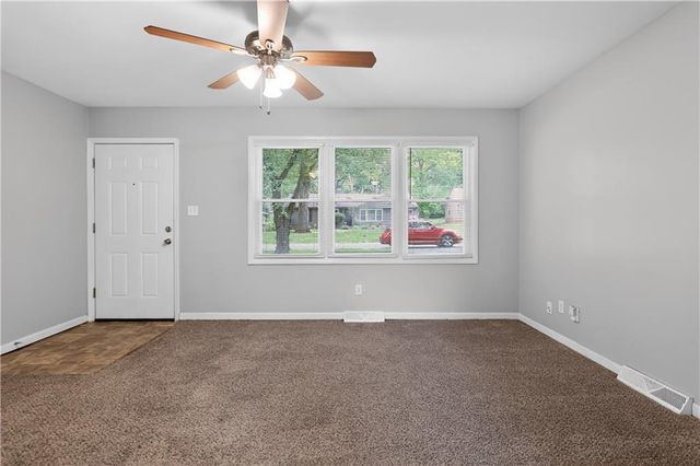 11220 Marsh Avenue, Kansas City, MO 64134