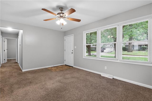 11220 Marsh Avenue, Kansas City, MO 64134