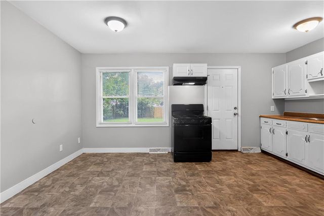 11220 Marsh Avenue, Kansas City, MO 64134