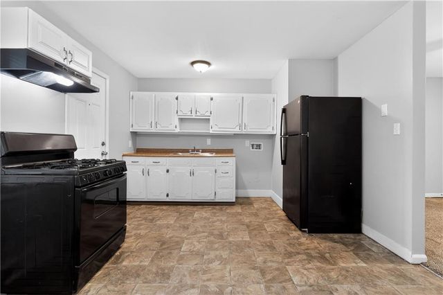 11220 Marsh Avenue, Kansas City, MO 64134