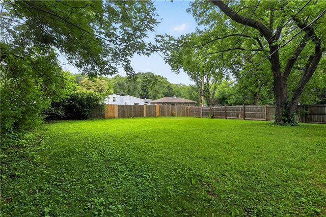 11220 Marsh Avenue, Kansas City, MO 64134