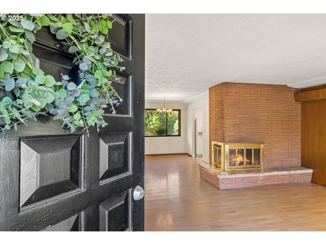 1303 Ne CORNELL Rd, Hillsboro, OR 97124