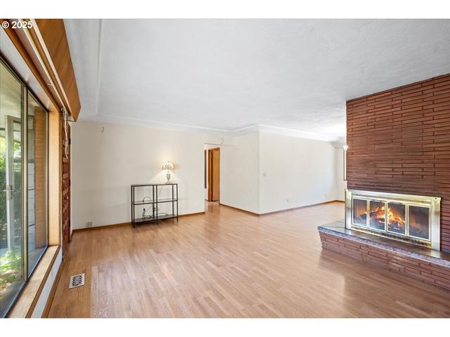 1303 Ne CORNELL Rd, Hillsboro, OR 97124