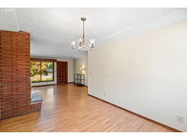 1303 Ne CORNELL Rd, Hillsboro, OR 97124