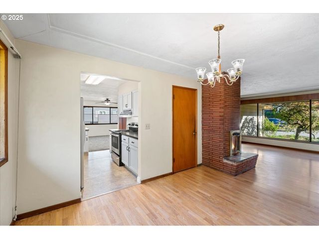 1303 Ne CORNELL Rd, Hillsboro, OR 97124