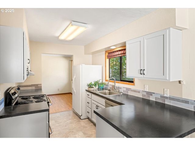 1303 Ne CORNELL Rd, Hillsboro, OR 97124