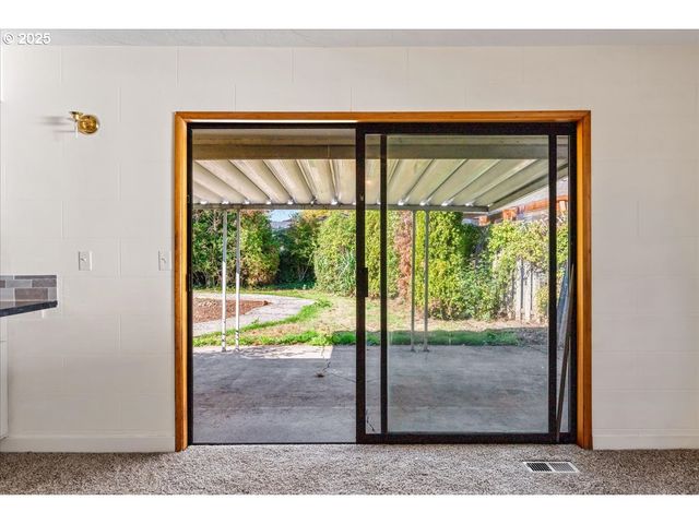 1303 Ne CORNELL Rd, Hillsboro, OR 97124