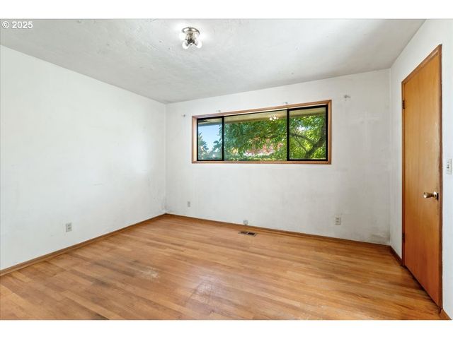 1303 Ne CORNELL Rd, Hillsboro, OR 97124