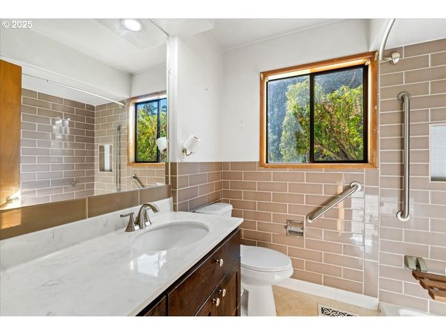 1303 Ne CORNELL Rd, Hillsboro, OR 97124