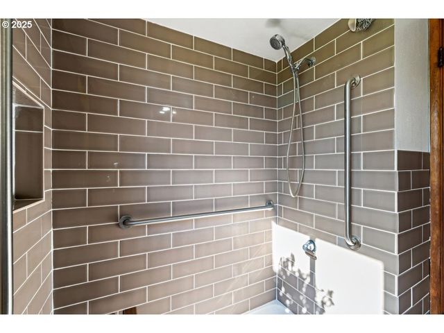 1303 Ne CORNELL Rd, Hillsboro, OR 97124