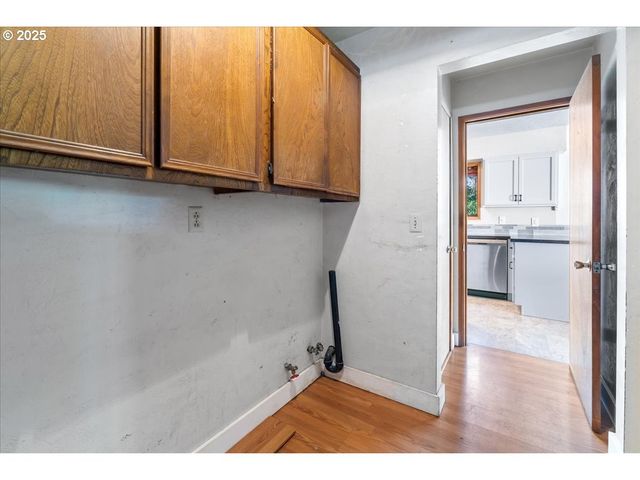 1303 Ne CORNELL Rd, Hillsboro, OR 97124