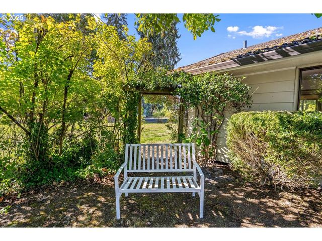 1303 Ne CORNELL Rd, Hillsboro, OR 97124