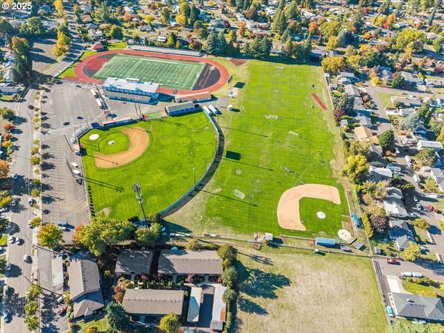 1303 Ne CORNELL Rd, Hillsboro, OR 97124