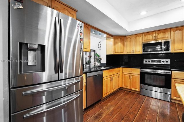 2251 NW 87th Avenue, Pembroke Pines, FL 33024