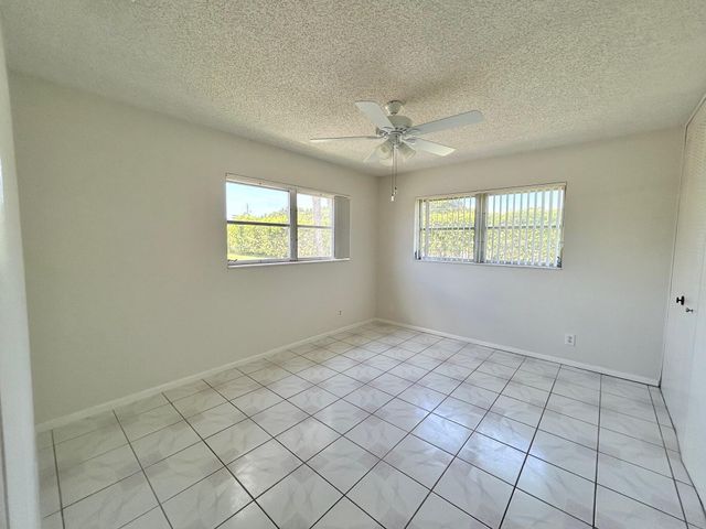 2911 Ashley Dr W J, West Palm Beach, FL 33415