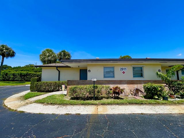 2911 Ashley Dr W J, West Palm Beach, FL 33415