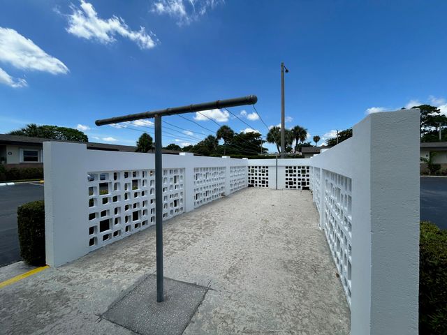 2911 Ashley Dr W J, West Palm Beach, FL 33415