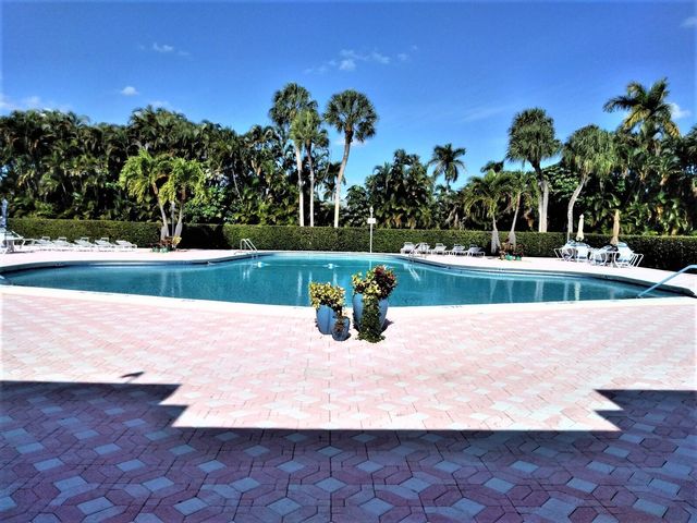 2911 Ashley Dr W J, West Palm Beach, FL 33415