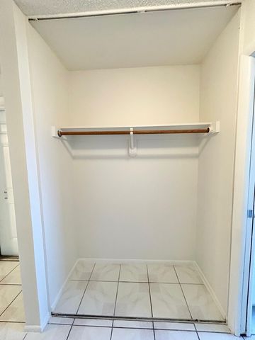 2911 Ashley Dr W J, West Palm Beach, FL 33415