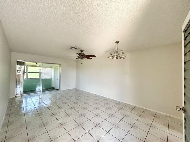 2911 Ashley Dr W J, West Palm Beach, FL 33415