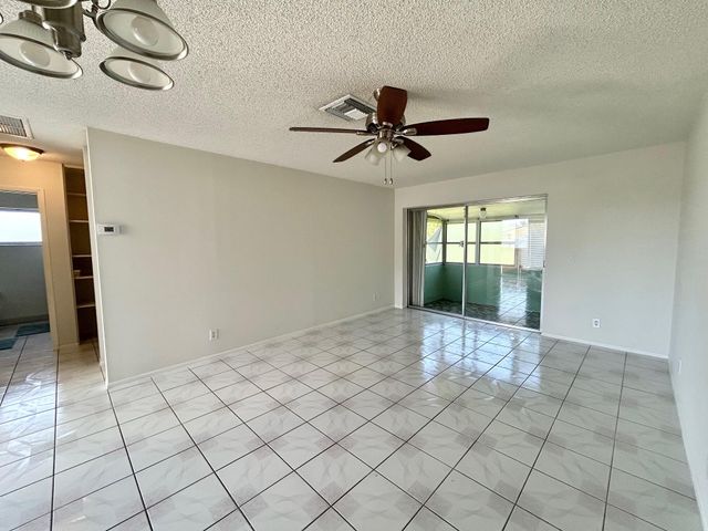 2911 Ashley Dr W J, West Palm Beach, FL 33415