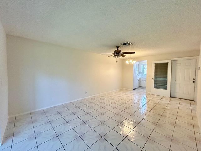 2911 Ashley Dr W J, West Palm Beach, FL 33415