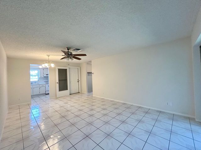 2911 Ashley Dr W J, West Palm Beach, FL 33415