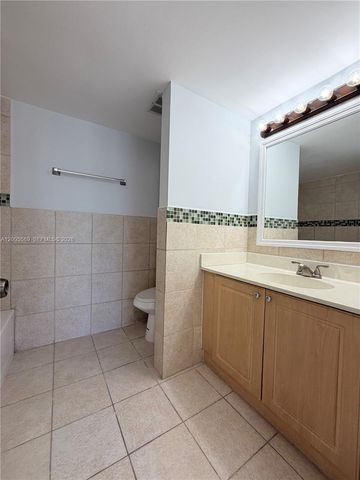 505 S Pine Island Rd 208B, Plantation, FL 33324