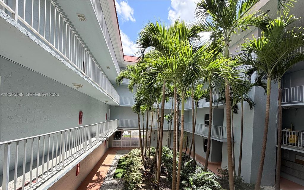 505 S Pine Island Rd 208B, Plantation, FL 33324