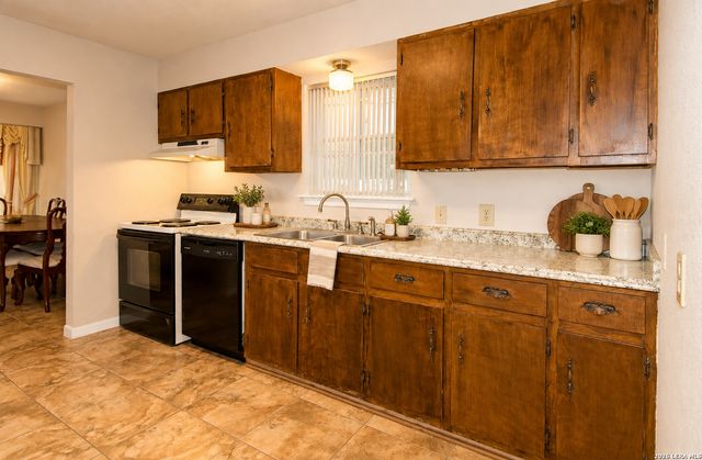 856 SW 34TH ST, San Antonio, TX 78237