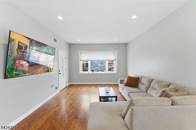 554 Kingsland Ave, Lyndhurst Twp., NJ 07071