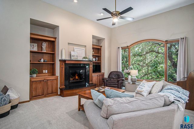 10 E Big Sky Pl Place, Sioux Falls, SD 57110
