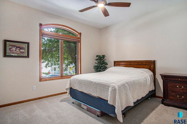 10 E Big Sky Pl Place, Sioux Falls, SD 57110