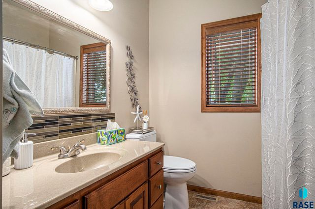10 E Big Sky Pl Place, Sioux Falls, SD 57110