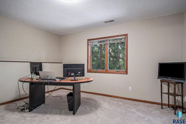 10 E Big Sky Pl Place, Sioux Falls, SD 57110